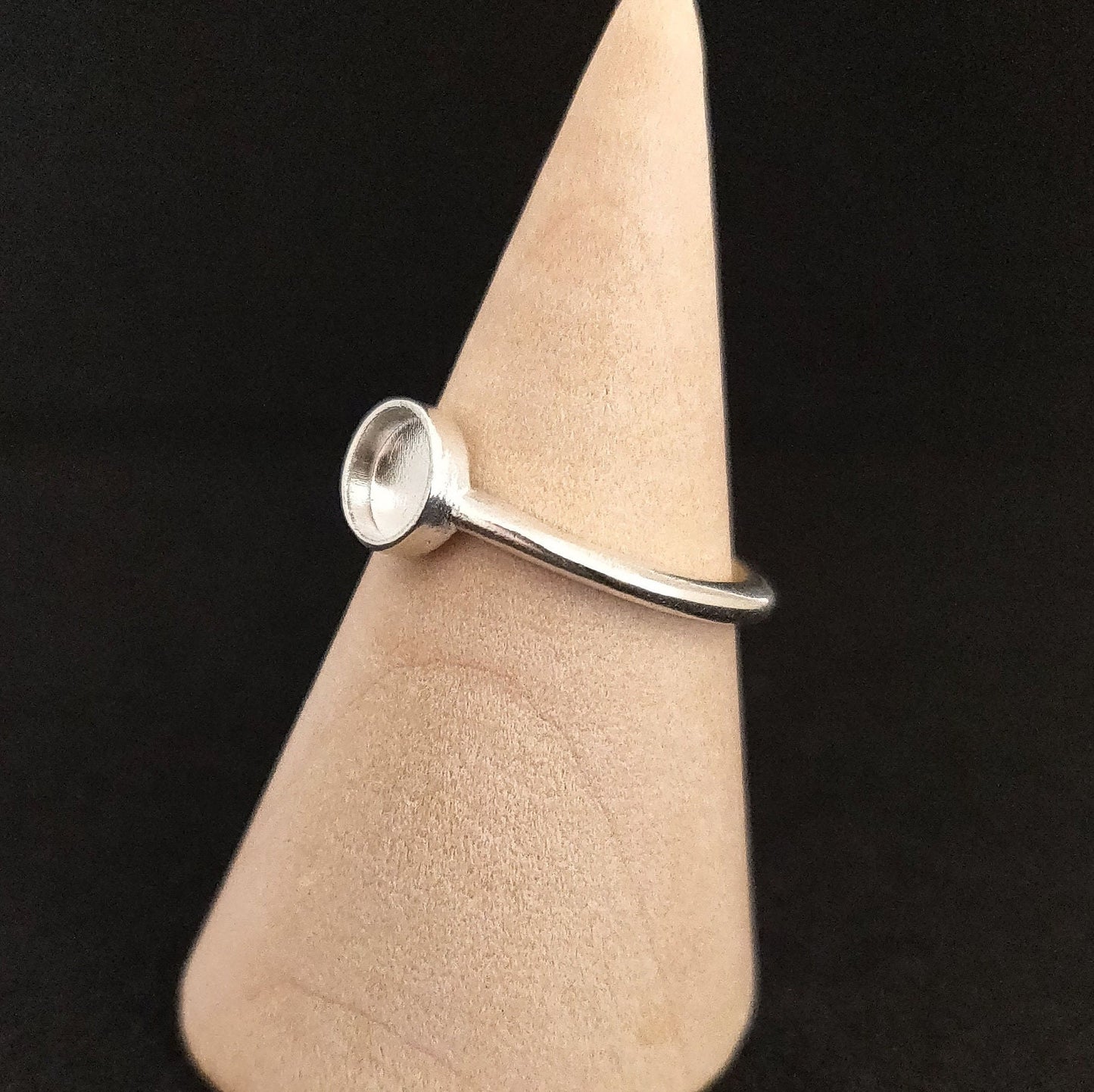 Cabochon Ring Setting. 6mm Silver Cabochon Rubover Bezel Ring Mount Stacking Ring. Argentium Sterling Silver Cabochon Ring