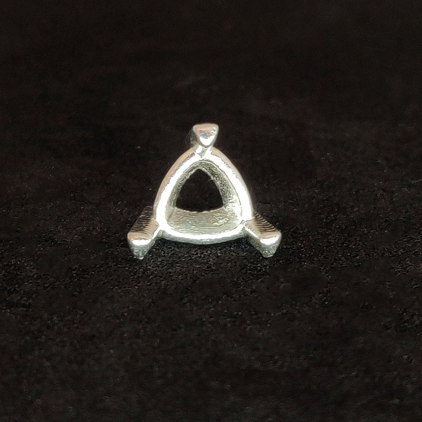 6x6mm Trillion Cut Gemstone Claw Setting in Silver for Jewelry Making
