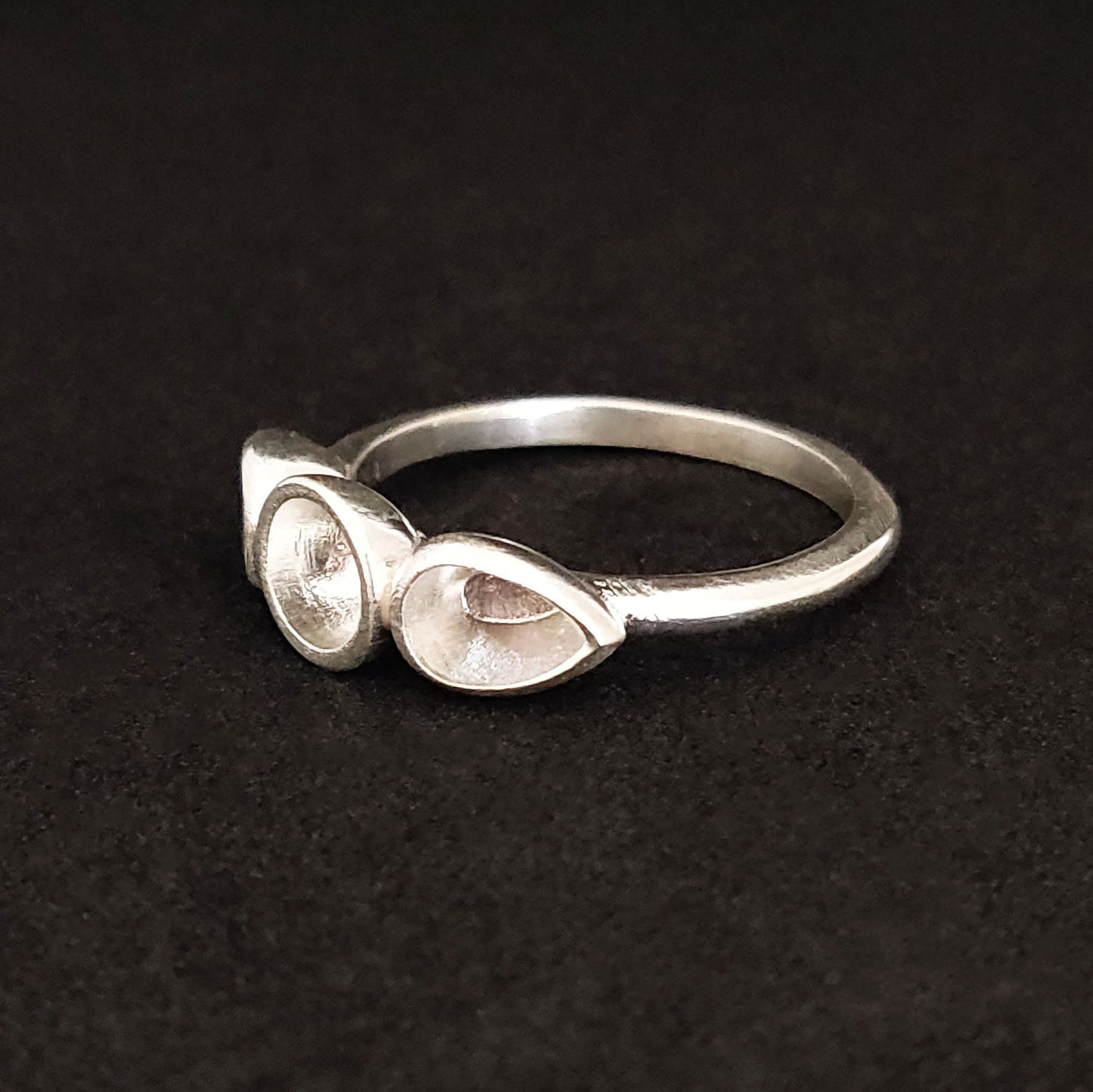 3 stone Silver Cup Bezel Ring Setting. Round Sealed Cup Rubover Bezel. Pear, Round, Pear Setting. Argentium Sterling Silver Stacking Ring.