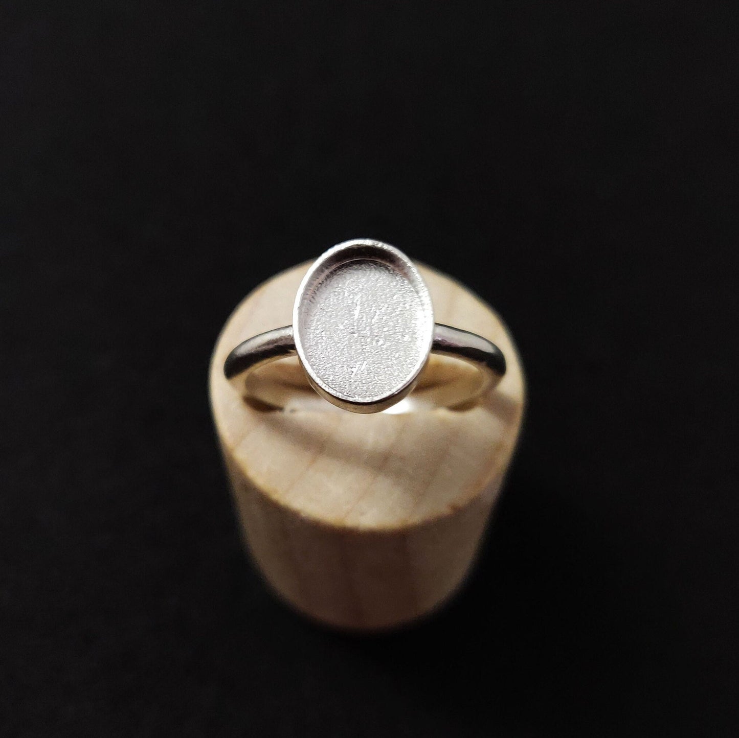 Oval Cabochon Ring Setting. 8x6mm Silver Cabochon Rubover Bezel Stacking Ring. Argentium Sterling Silver Cabochon Ring