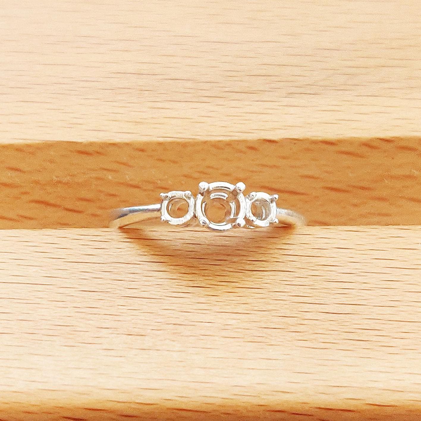 Top view of a 3 stone silver ring