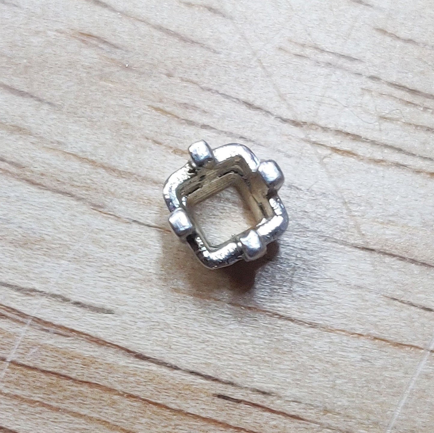 4x4mm Silver Square Gemstone Claw Setting