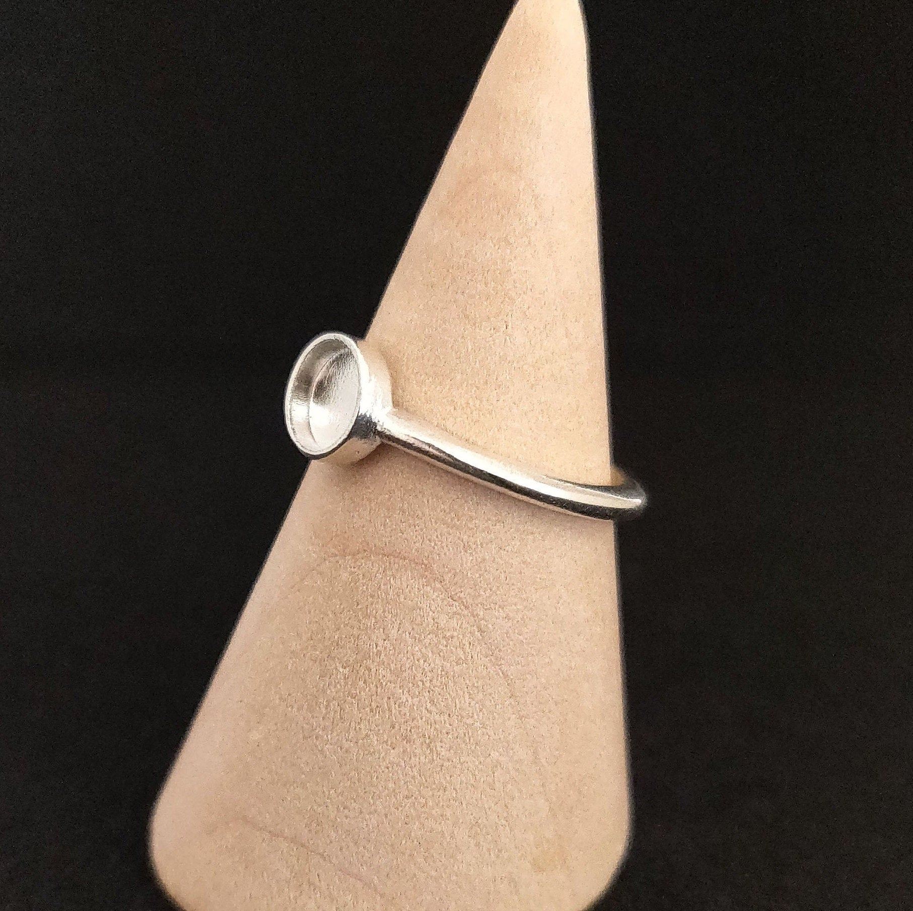 Cabochon Ring Setting. 6mm Silver Cabochon Rubover Bezel Ring Mount Stacking Ring. Argentium Sterling Silver Cabochon Ring