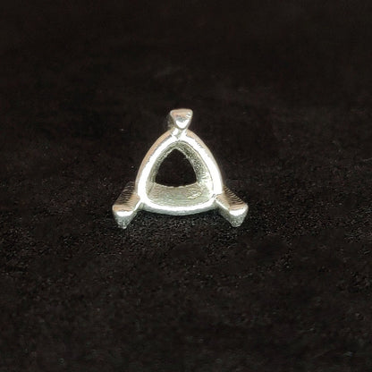 6x6mm Trillion Cut Gemstone Claw Setting in Silver for Jewelry Making