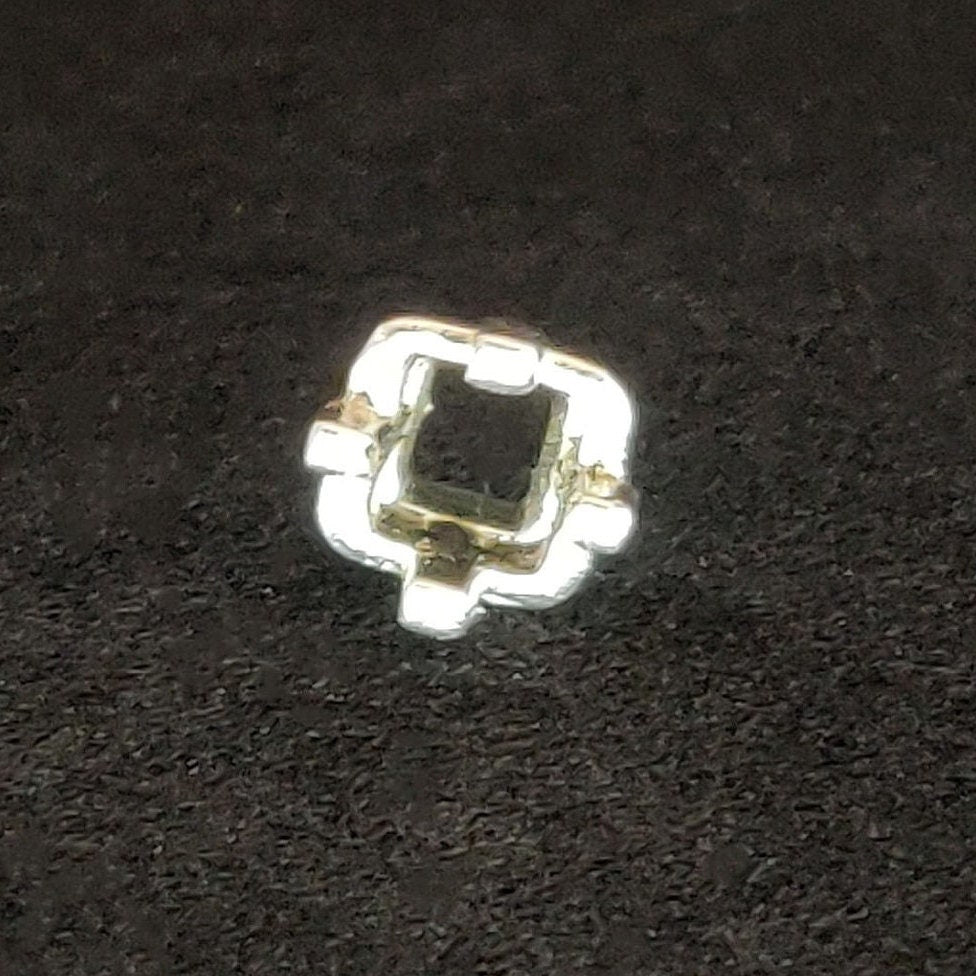 4x4mm Silver Square Gemstone Claw Setting