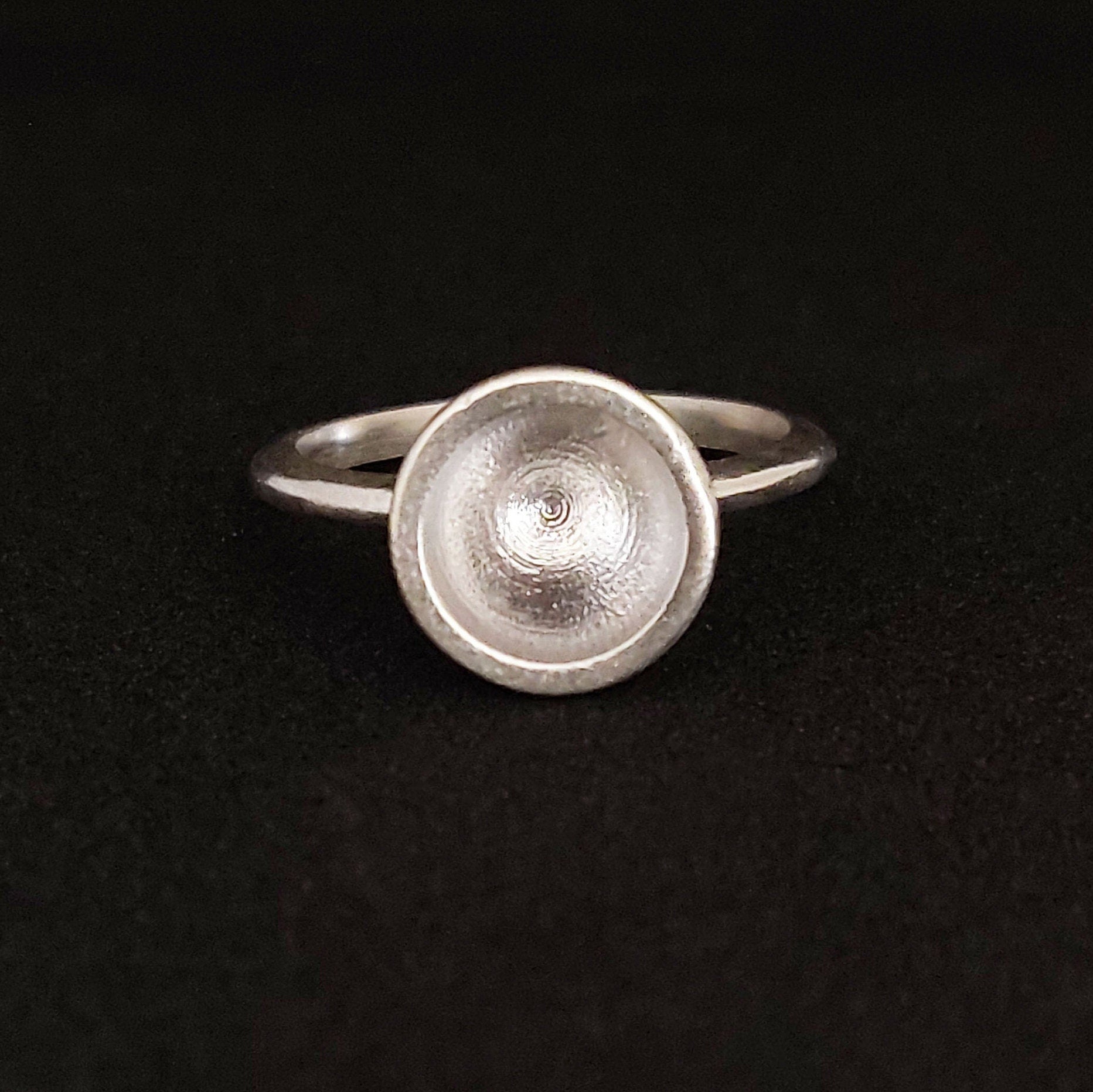 8mm Silver Round Sealed Cup Bezel Ring for Gem Setting and Jewelry Making
