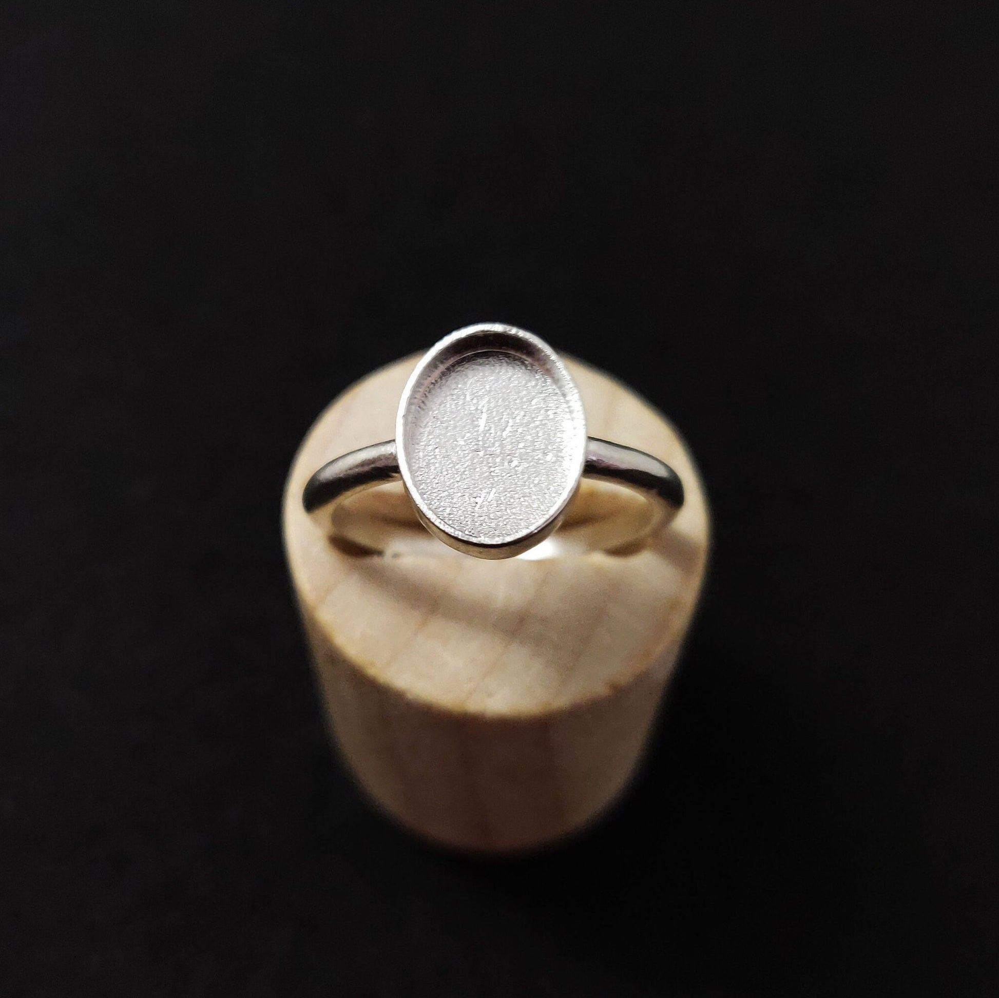 Oval Cabochon Ring Setting. 8x6mm Silver Cabochon Rubover Bezel Stacking Ring. Argentium Sterling Silver Cabochon Ring