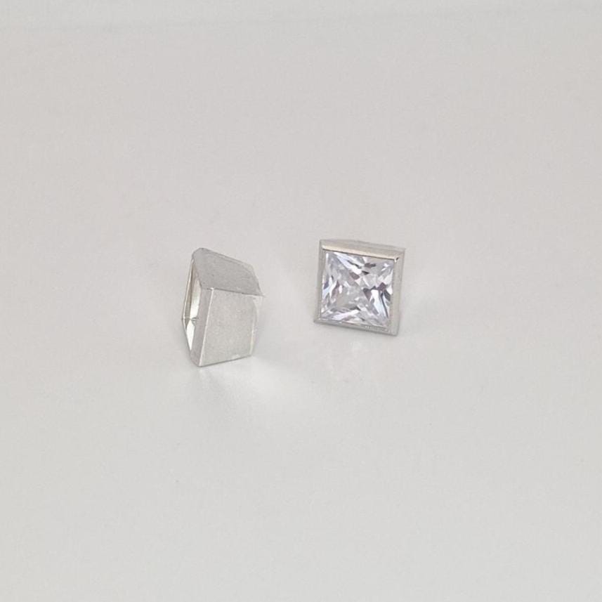 8mm square bezel setting in sterling silver with princess cut stone and side profile of tapered setting.