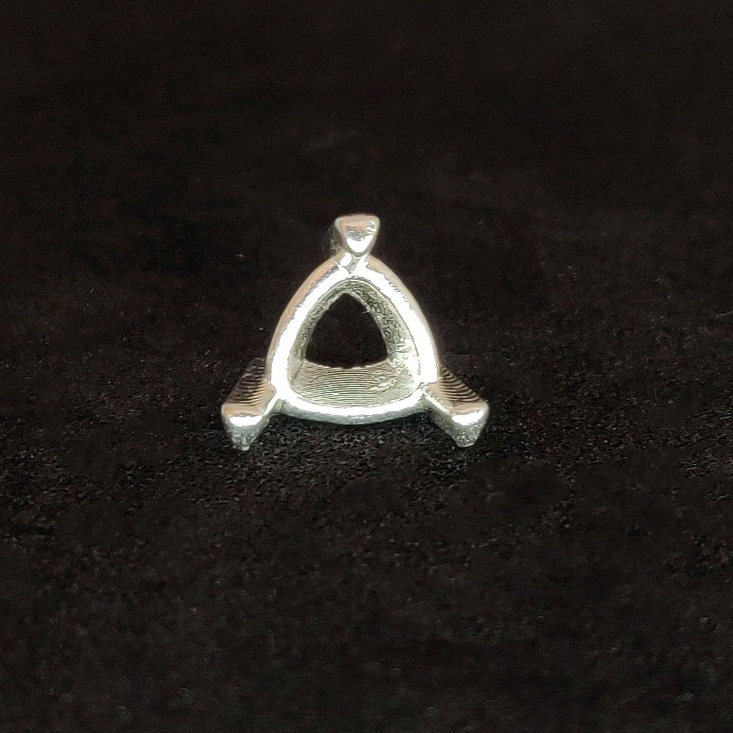 6x6m Silver Trillion Cut Gemstone Claw Setting. 9ct Gold Trillion Prong Setting. Jewelry Making Supplies. Make Your Own Jewelry.
