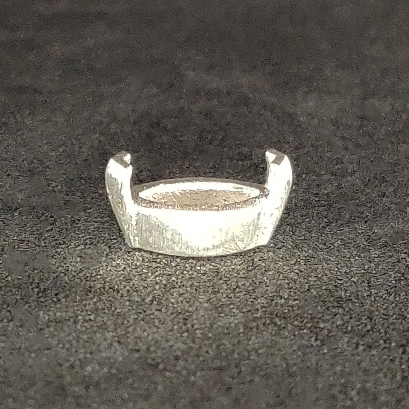 8x4mm Silver Marquise V Prong Claw Setting. Cast Recycled Silver Open-Sided Prong Setting. 9ct Yellow Gold Marquise Setting.
